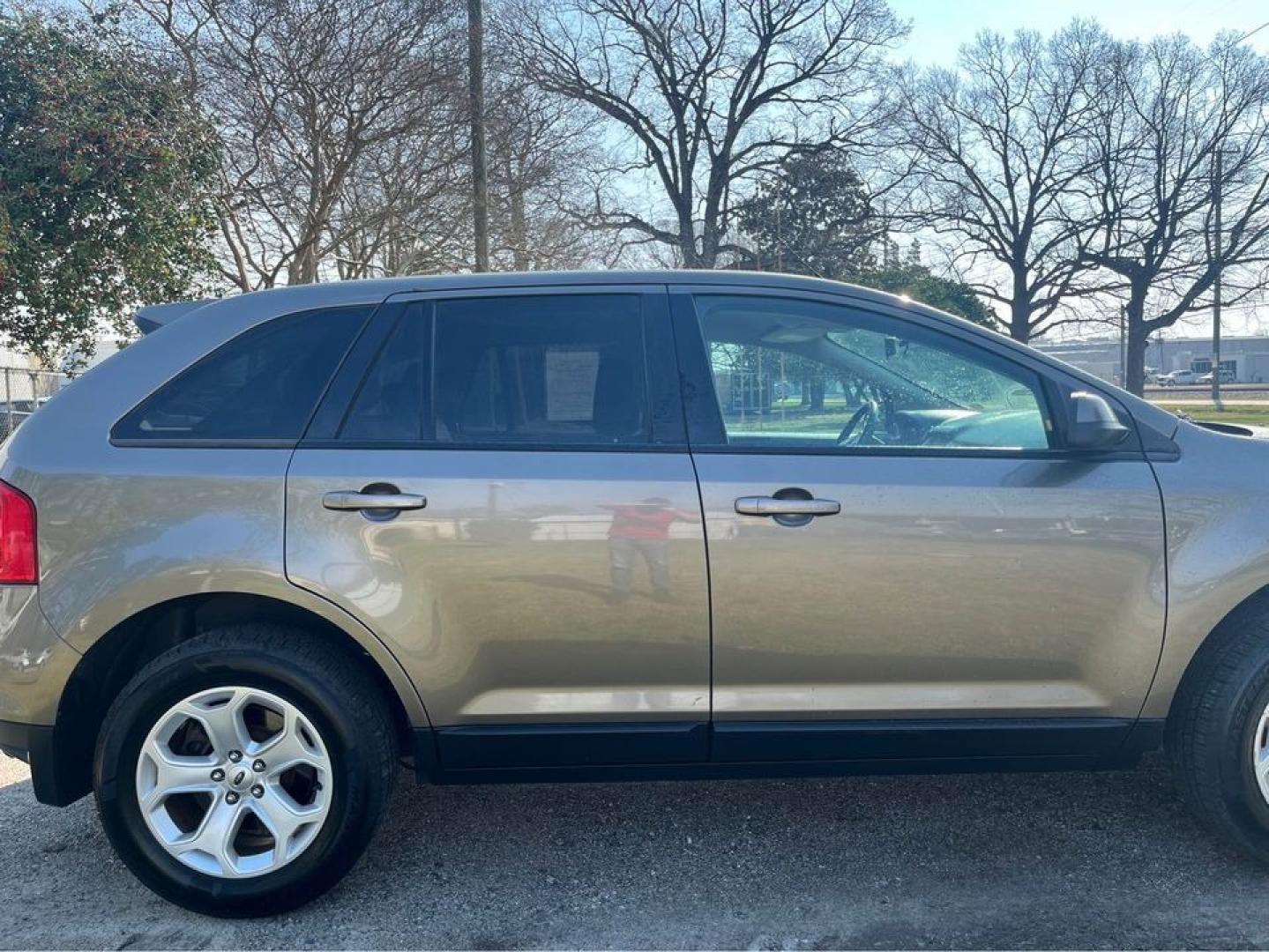 2014 Green /Black Ford Edge SEL (2FMDK3JCXEB) with an V6 engine, Automatic transmission, located at 5700 Curlew Drive, Norfolk, VA, 23502, (757) 455-6330, 36.841885, -76.209412 - Photo#5